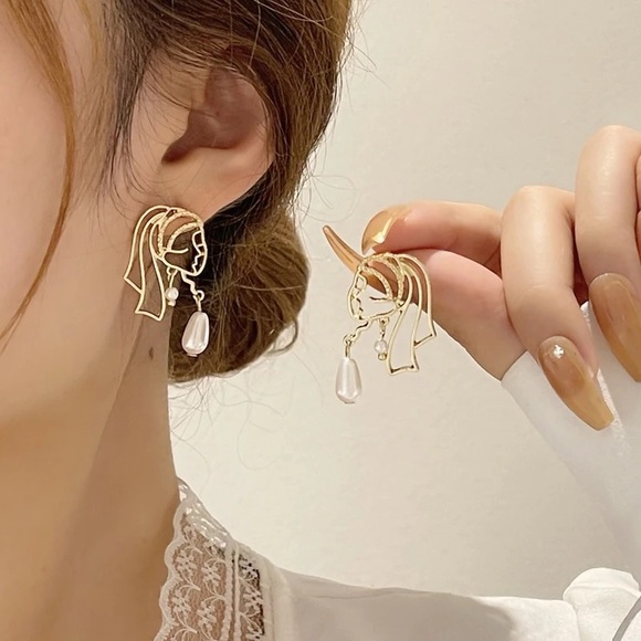 Girl With A Pearl Earring Sterling Silver-Gold Artist Statement Gift Earrings - Picture 5 of 5